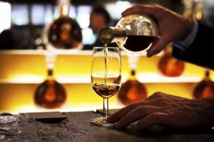 福州BSK酒吧招聘接待员/可兼职-奢华体验铸就职场高雅格调